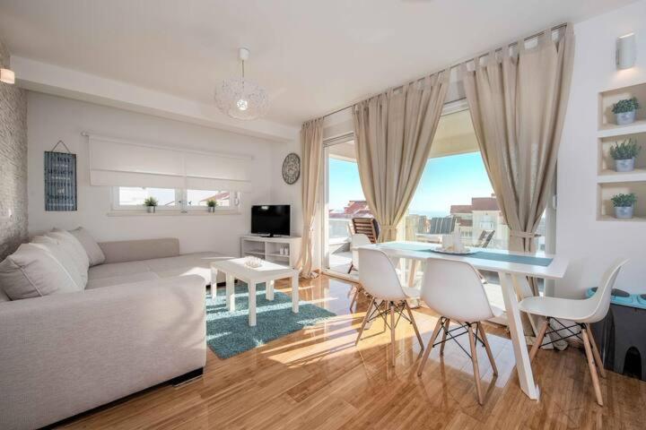 Blue Sky, Modern Sea View Apartment Новалья Экстерьер фото