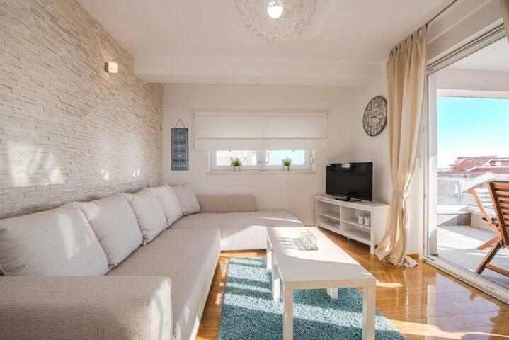 Blue Sky, Modern Sea View Apartment Новалья Экстерьер фото